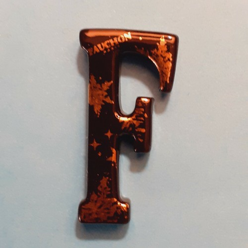 Fève lettre fauchon - f,