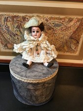 petite poupée tete porcelaine