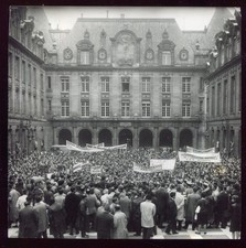vintage photo LA SORBONNE UNIVERSITE demonstration des researchers CNRS