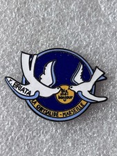 Pin’s ASSOCIATION LA CHRYSALIDE AUTISME MARSEILLE Y. Briata Dis Moi Bonjour