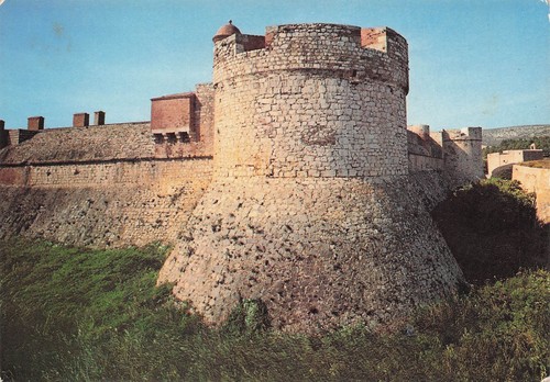 Chateau fort sales tour - 66,