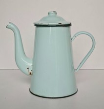 Ancienne cafetière en tôle