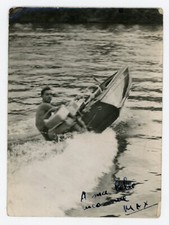 PHOTO SNAPSHOT amateur, Max aboard a motorboat speed outboard