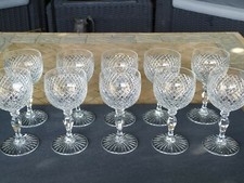  Saint Louis 10 Verres Anciens en Cristal Gravé  et signé  ( Prix à la pièce)