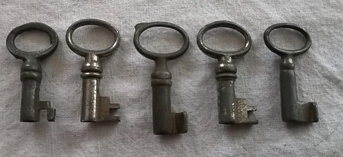 Petites clés forées - 5, /