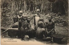PC ETHNIC TYPES ONE FAMILY PAHOUINE GABON AFRICA (a23417)
