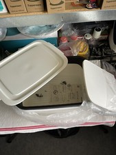 boite a pain +planche à découper tupperware neuve