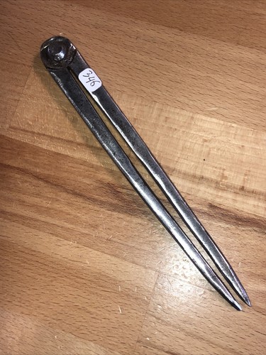 346 old tool compass - compass,