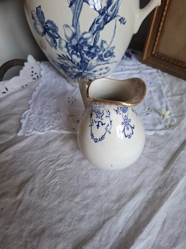 Elégant petit pot - , lait