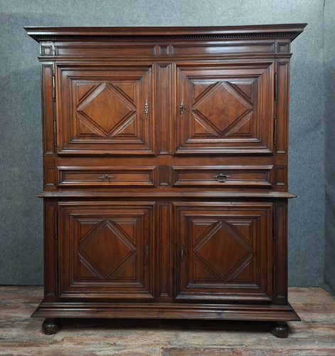 Important buffet deux corps - , en