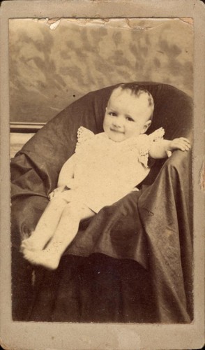 Cdv bébé sur fauteuil - bébé,