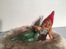 Nain de jardin ancien En Terre