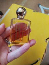 Une Miniature DE Parfum  J.C