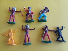 7 figurines plastique cowboy