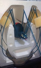 Statue figurine géante douce