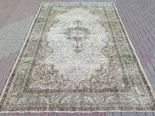 Grand tapis vintage vert sauge