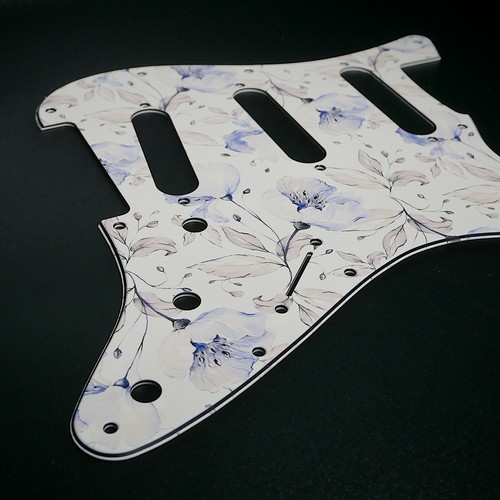 Fender strat pickguard - strat, •