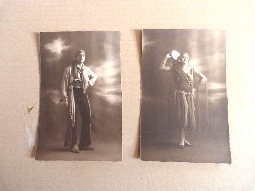 Deux anciennes cartes postales - anciennes,