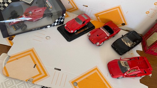 Ferrari une - (,