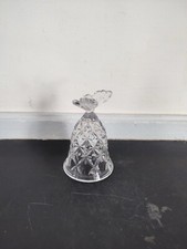 Cloche en verre surmontée