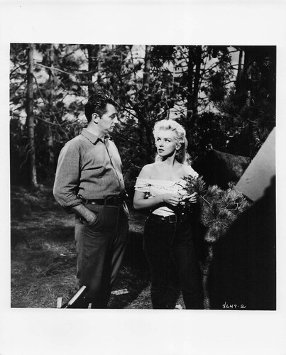 Marilyn monroe robert mitchum - marilyn,