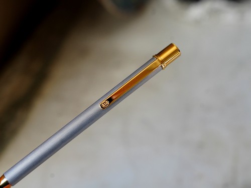 Magnifique stylo bille must - bille, de