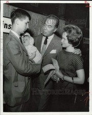 1962 Press Photo Gayelord Hauser meets with Houstonians after his health lecture