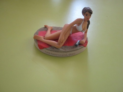 Figurine lara croft tomb - lara,