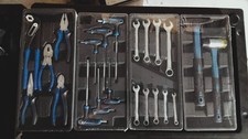 Lot 22 outils neufs (pinces, clées, BTR..) avec rangements pour servante