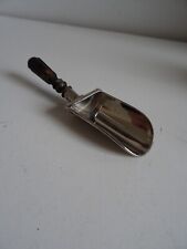 Ancienne saupoudreuse ou pelle