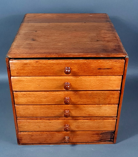 Ancien casier boite à - /,