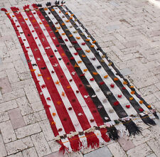 Tapis décoratif rouge vintage