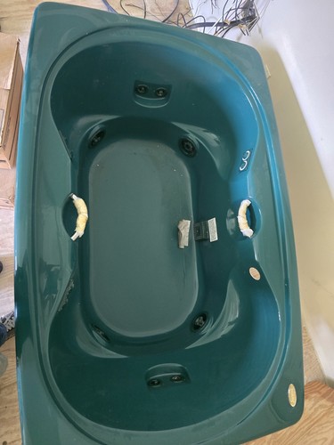 Jacuzzi whirlpool bathtub - whirlpool,