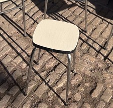 Beau Tabouret Formica blanc