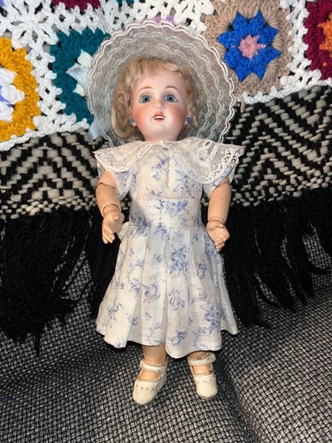 Rare magnifique petite poupée - magnifique,