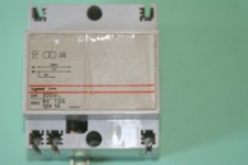 Transformateur legrand 04205 pri 220 V sec  8 V-12V