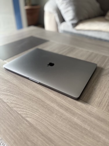 Macbook pro touchbar année - pro,