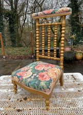 Prie dieu en bois doré et