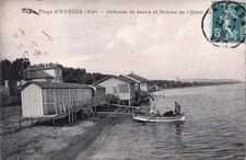 83* HYERES plage � cabines