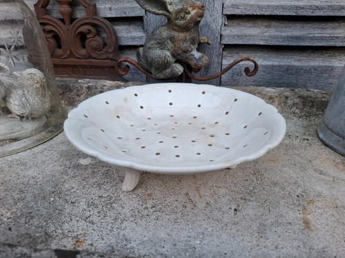 Ancienne assiette égouttoir - , /