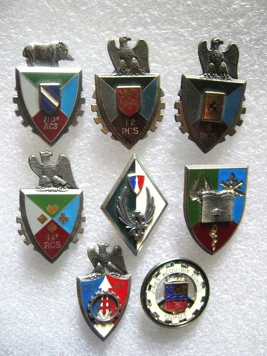 Lot 8 insignes - 8,
