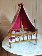 Magnifique LIT DE POUPEE