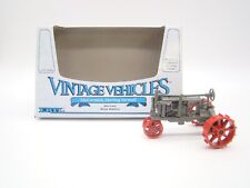 ERTL - TRACTEUR McCORMICK DEERING FARMALL DE 1924 - N° 2527 - 1/43 - 1987 -