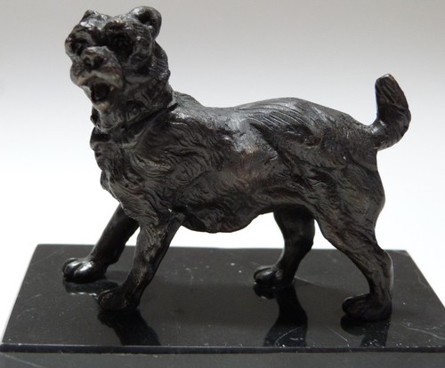 Petit chien bronze - petit, sur