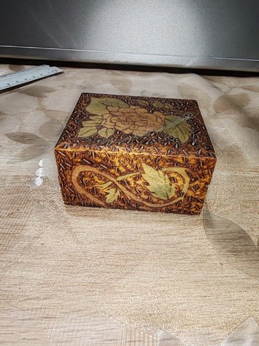 Jolie boite timbres en - ,