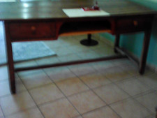 bureau   en noyer ancien grande dimension