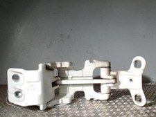 Charniere de porte arriere