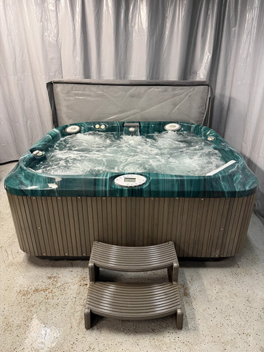 Beautiful green jacuzzi hot - beautiful,
