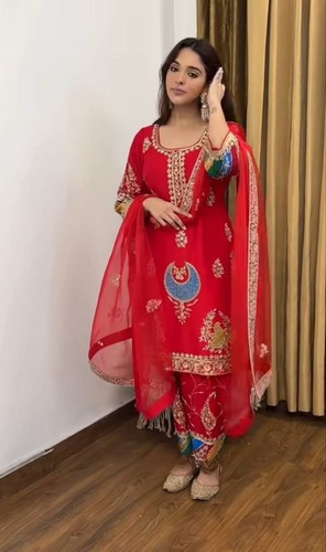 Robe salwar kameez bollywood - kameez,