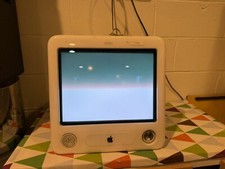 Apple eMac A1002 G4 - Turns On